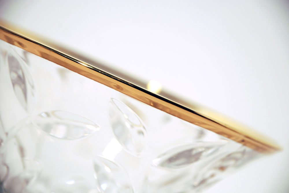 Dettaglio bicchiere con bordatura in oro